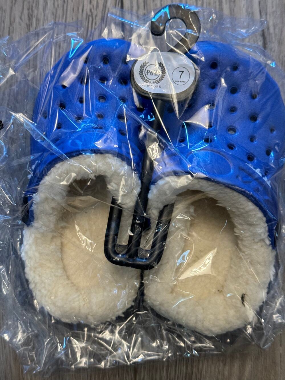 P&W Kids Size 7 Fuzzy Clogs (Blue)